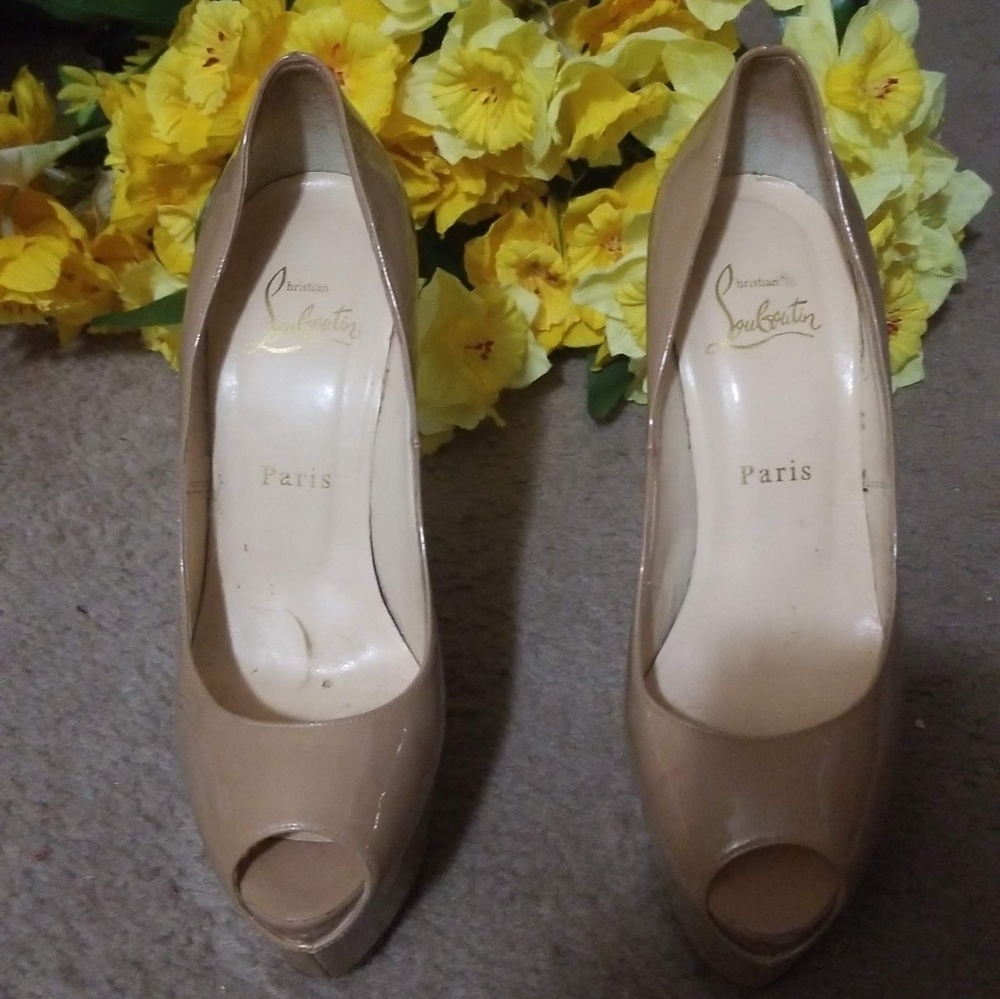 Christian Louboutin w/Daffodil Heel size 37 1/2
